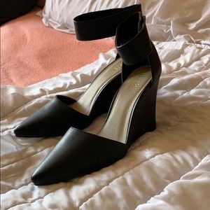 Black leather strap Wedge Heel